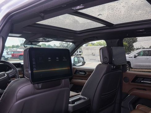 New 2026 GMC Yukon XL Denali Ultimate w/ LPO, Floor Liner Package AWD/4WD image 17
