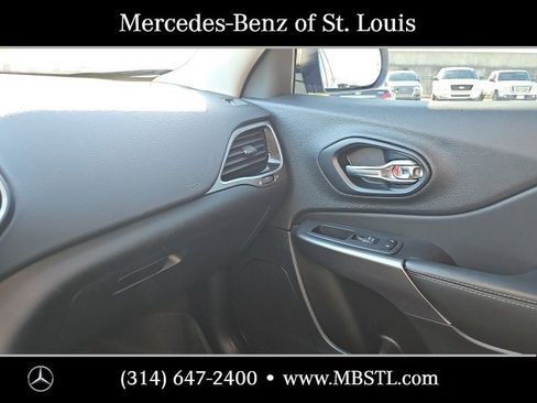 Used 2022 Jeep Cherokee Limited image 29