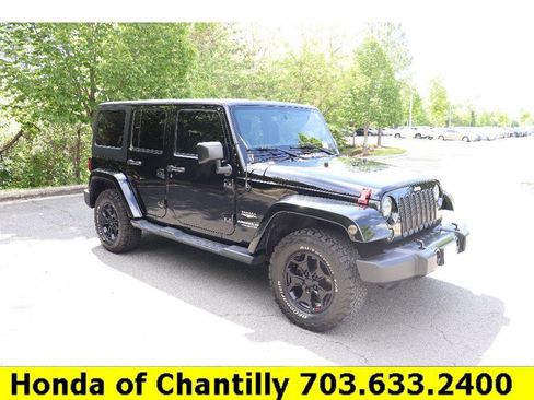 Used 2015 Jeep Wrangler Unlimited Sahara w/ Connectivity Group AWD/4WD image 1