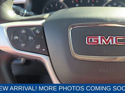 Used 2022 GMC Acadia SLT w/ Elevation Edition image 16