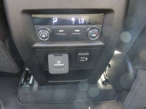 Used 2021 Chevrolet Traverse LT w/ LT Premium Package AWD/4WD image 20