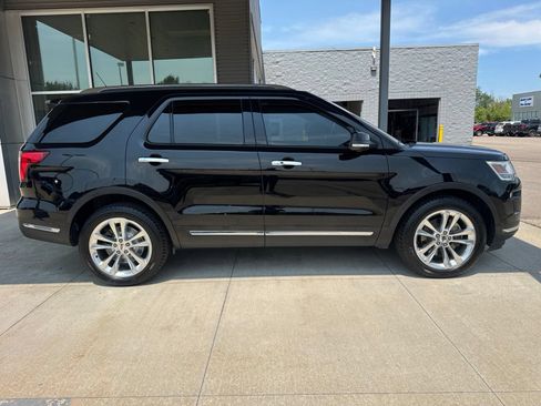 Used 2018 Ford Explorer Limited w/ Equipment Group 301A AWD/4WD image 9
