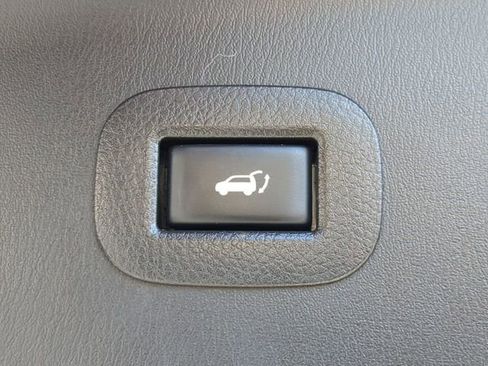 Used 2018 Nissan Armada Platinum image 15