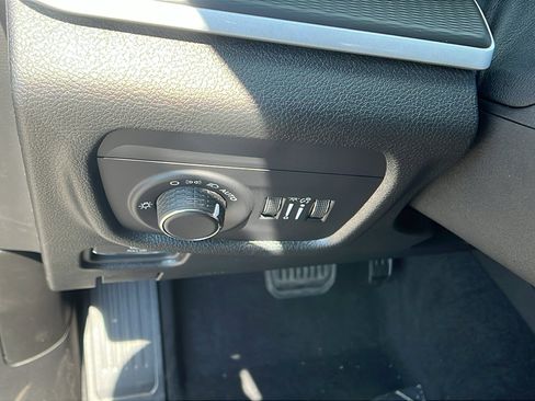 New 2025 Jeep Grand Cherokee L Altitude image 24