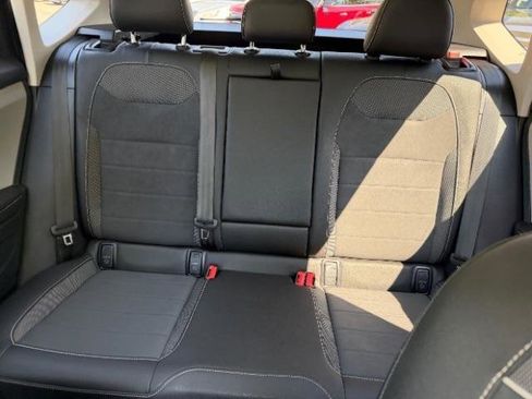 Used 2024 Volkswagen Taos SE w/ Panoramic Sunroof Package image 31