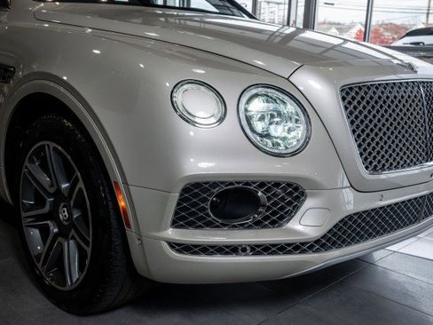 Used 2018 Bentley Bentayga image 11