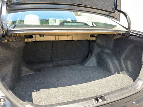 Used 2018 Toyota Corolla LE FWD image 15