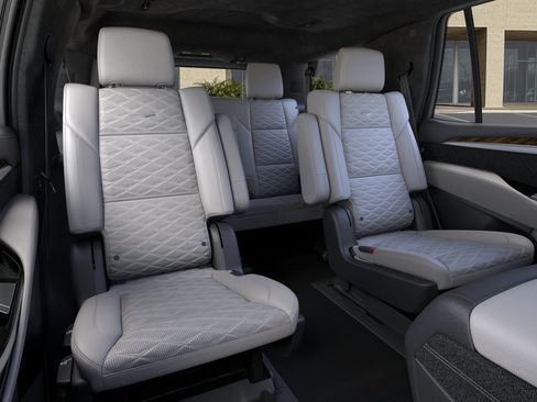 New 2026 Cadillac Escalade Platinum Luxury w/ LPO, Radiant Package AWD/4WD image 17