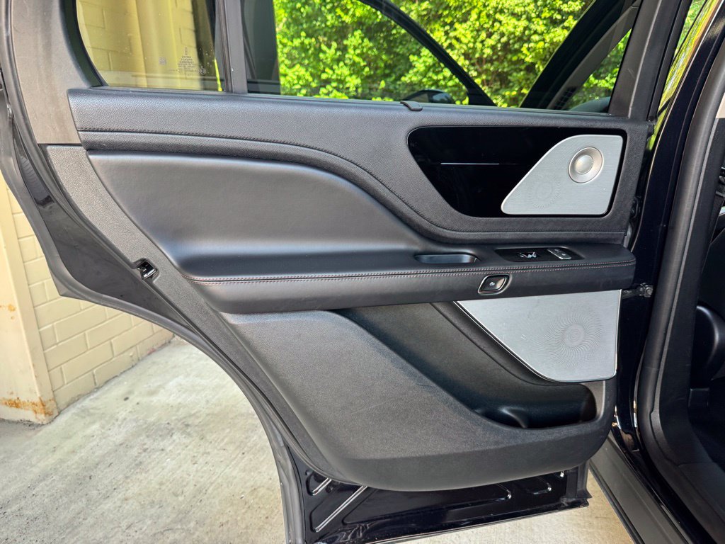 Used 2020 Lincoln Aviator Reserve w/ Equipment Group 202A AWD/4WD image 28