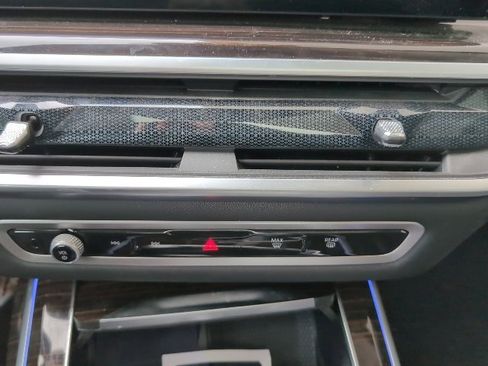 Used 2023 BMW X7 xDrive40i image 17