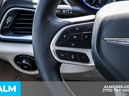 Used 2024 Chrysler Pacifica Touring-L FWD image 37