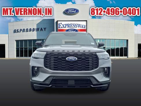 Used 2025 Ford Explorer ST-Line w/ ST-Line Street Pack image 3