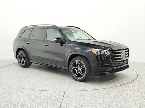 Used 2024 Mercedes-Benz GLS 450 4MATIC image 3