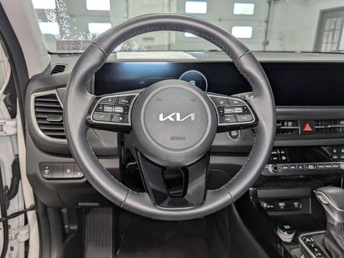 Certified 2024 Kia Seltos EX AWD/4WD image 39