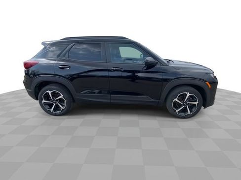 Used 2021 Chevrolet TrailBlazer RS w/ Technology Package FWD image 3