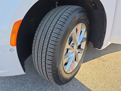New 2026 Chrysler Pacifica Select image 33