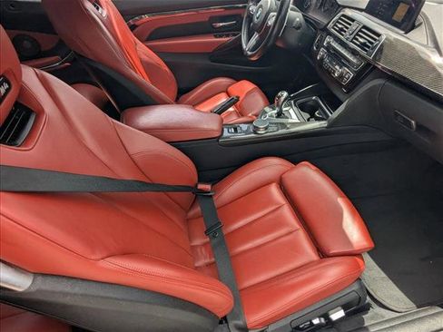 Used 2018 BMW M4 Convertible RWD image 19