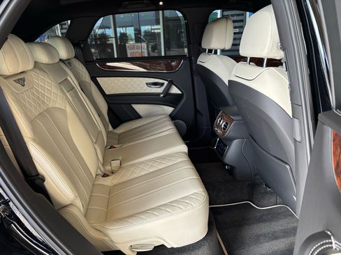 Used 2018 Bentley Bentayga Mulliner image 31