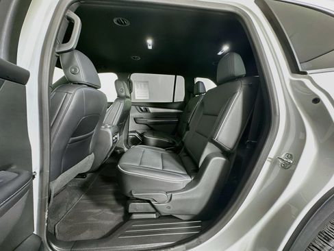 Used 2025 Buick Enclave Preferred FWD image 28