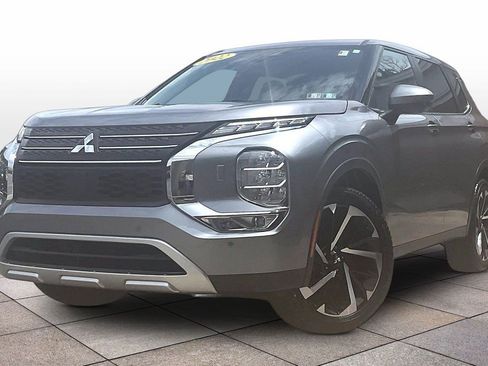 Used 2022 Mitsubishi Outlander SE AWD/4WD image 2