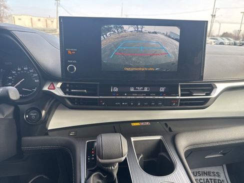 Used 2025 Toyota Sienna XLE image 21