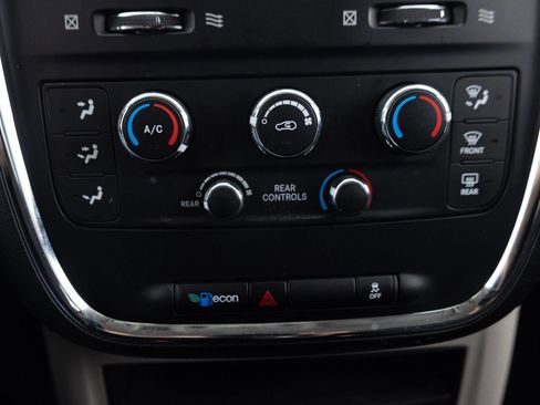 Used 2011 Dodge Grand Caravan Express FWD image 35
