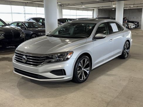 Used 2021 Volkswagen Passat 2.0T SE FWD image 4