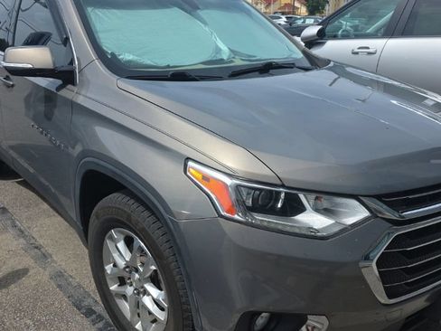 Used 2018 Chevrolet Traverse LT FWD image 3