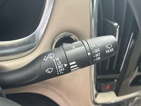 Used 2022 Chevrolet Traverse LS image 28