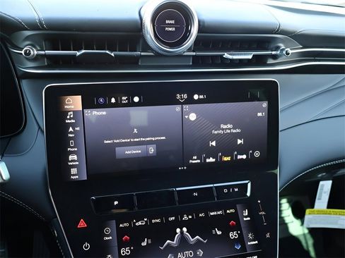 New 2025 Maserati Grecale GT image 24