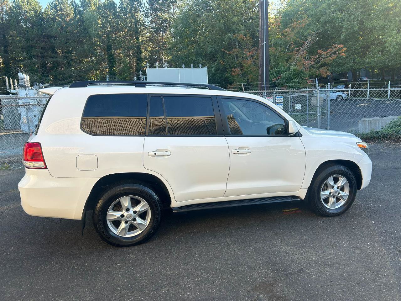 Used 2009 Toyota Land Cruiser w/ Upgrade Pkg AWD/4WD image 4
