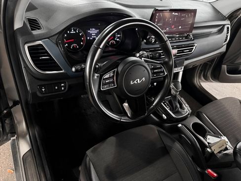 Used 2023 Kia Seltos S w/ Navigation Package image 3