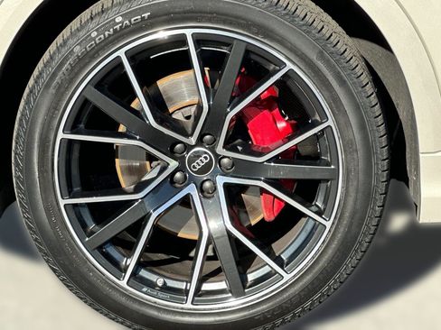 Used 2023 Audi Q8 Prestige w/ Prestige Package image 11