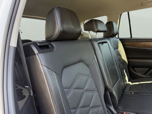 Used 2024 Volkswagen Atlas SE AWD/4WD image 40