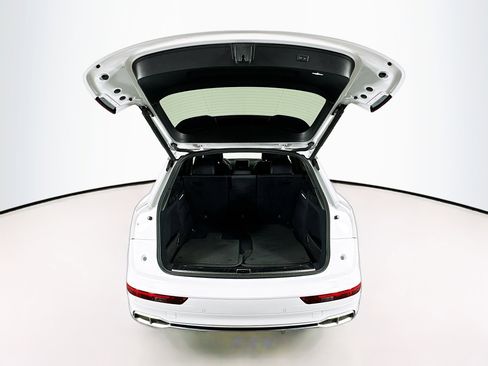 Used 2020 Audi SQ5 Premium Plus w/ Premium Plus Package image 30