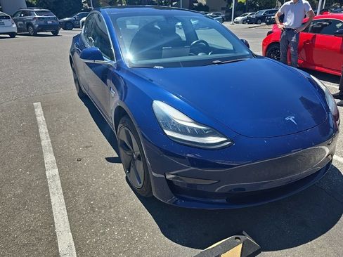 Used 2018 Tesla Model 3 Long Range RWD image 2
