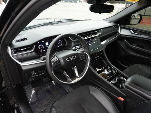 Used 2023 Jeep Grand Cherokee Altitude image 24