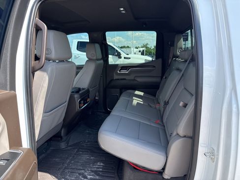 Used 2024 GMC Sierra 1500 SLT AWD/4WD image 11