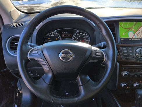 Used 2020 Nissan Pathfinder Platinum image 16