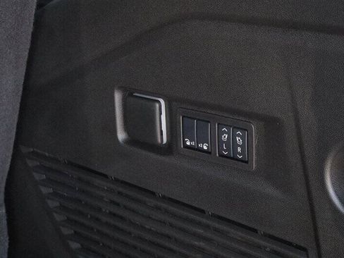 Used 2026 GMC Yukon Denali Ultimate AWD/4WD image 39