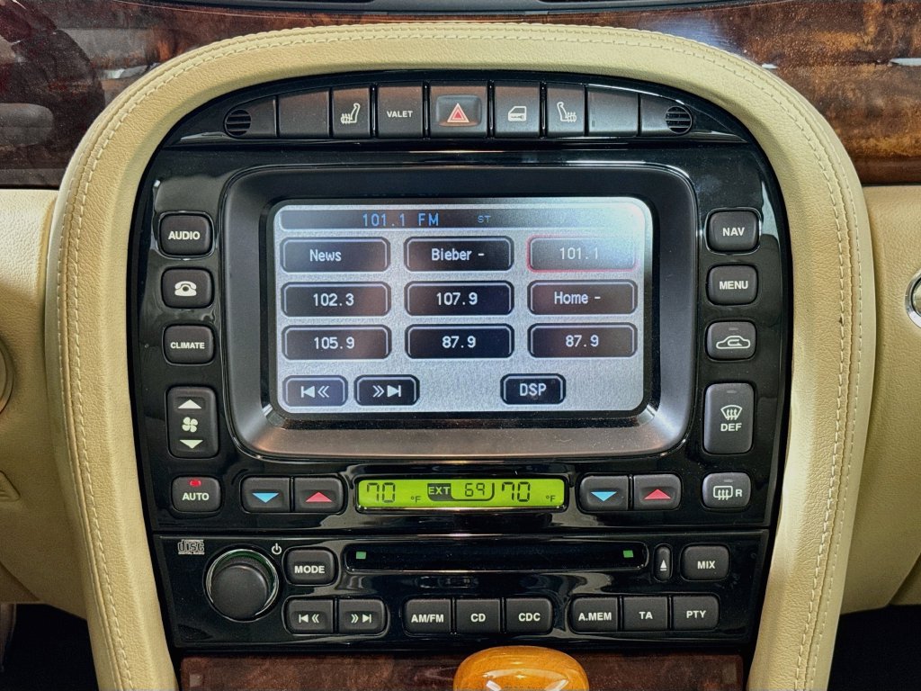 Used 2005 Jaguar XJ8 RWD image 14