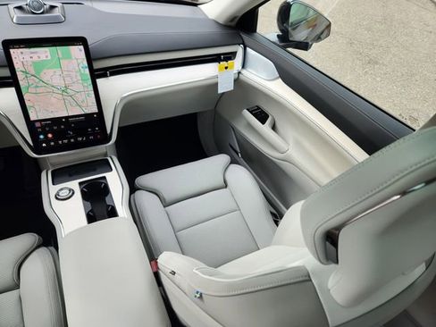 New 2025 Volvo EX90 Ultra w/ Protection Package Premier image 12