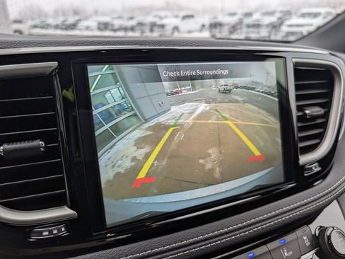 New 2026 Chrysler Pacifica Select w/ S Appearance Package FWD image 4