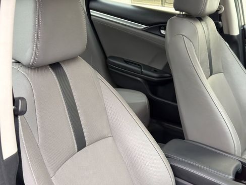 Used 2017 Honda Civic Touring image 9