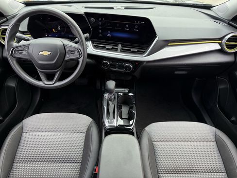 Certified 2025 Chevrolet Trax LT image 10