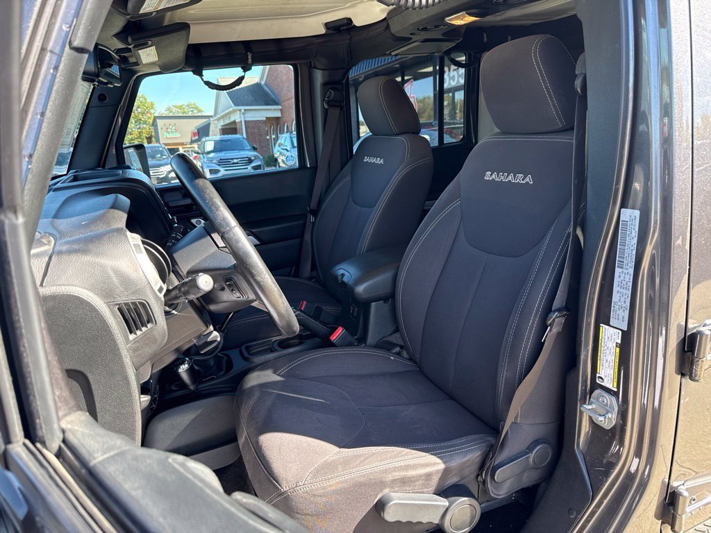 Used 2017 Jeep Wrangler Unlimited Sahara w/ Connectivity Group AWD/4WD image 3