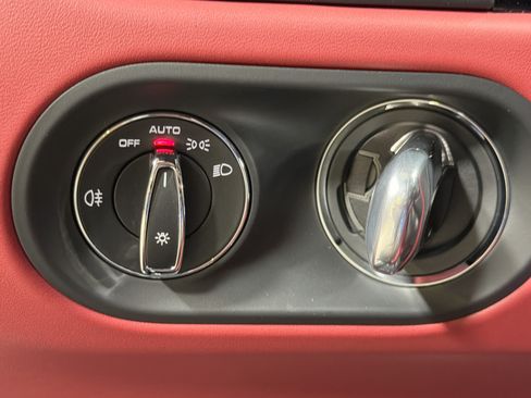 Certified 2026 Porsche Macan Turbo AWD/4WD image 35