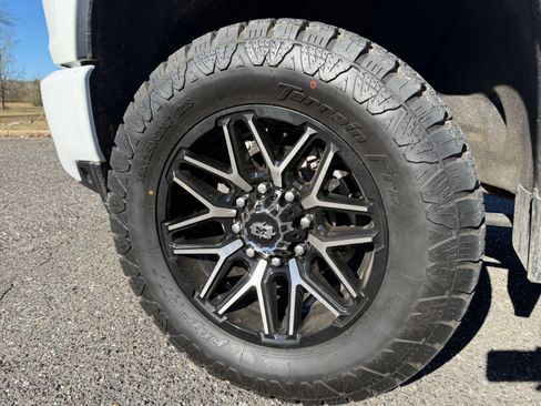 Used 2022 Chevrolet Silverado 2500 Custom w/ Custom Convenience Package image 9