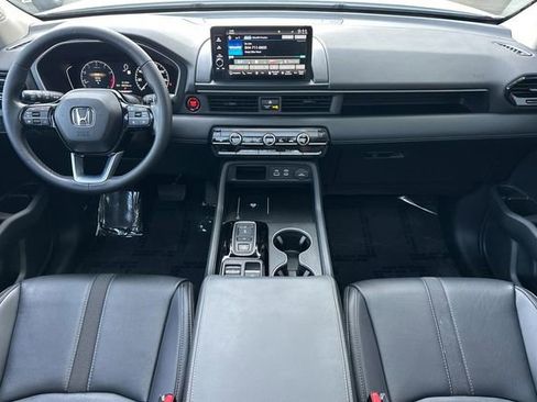 Used 2025 Honda Pilot Touring image 16