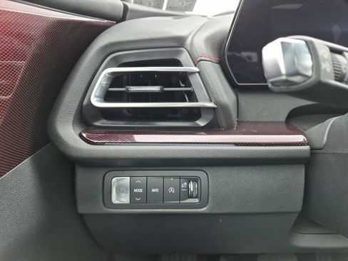 Used 2024 Chevrolet Traverse RS w/ LPO, Floor Liner Package AWD/4WD image 20